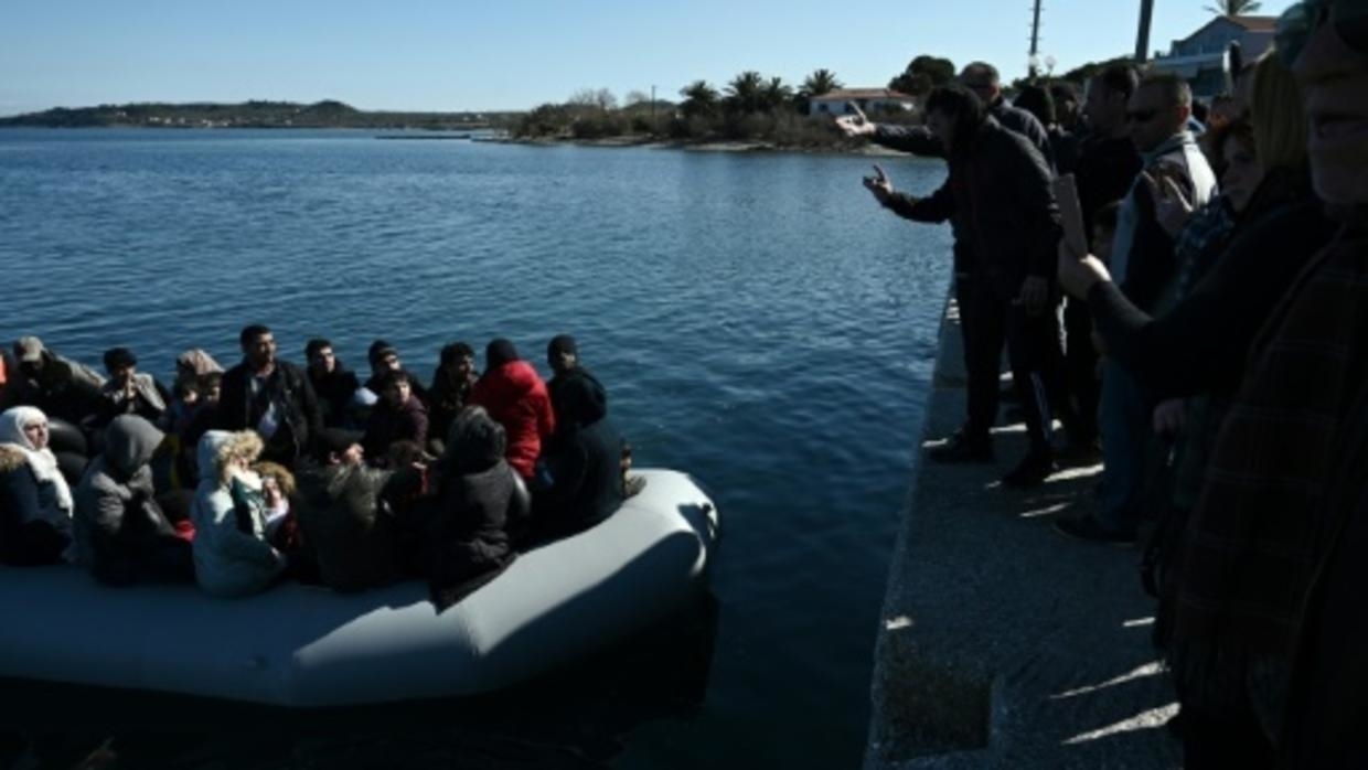 Greek islanders block migrant boat from landing